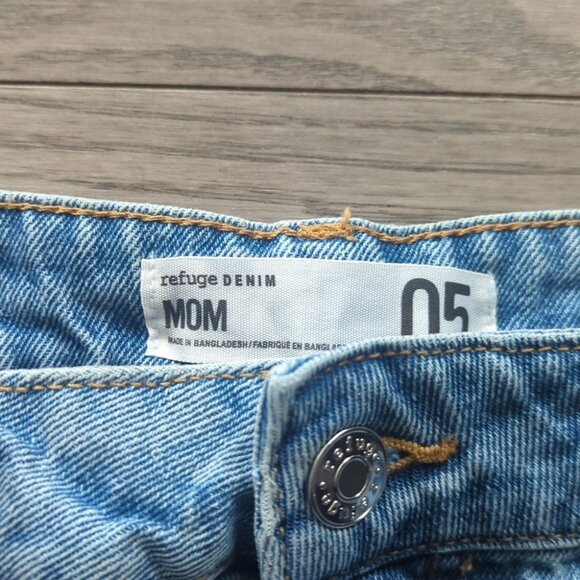 Refuge Light Blue Distressed Mom Jeans - Size 5 BNWOT - Picture 3 of 6